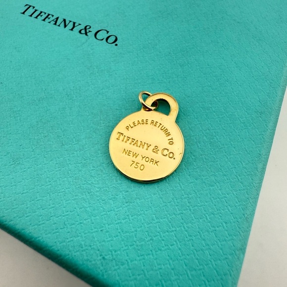 RARE Return to Tiffany & Co. 18k Small Round Lock Charm in Yellow Gold - Picture 1 of 6